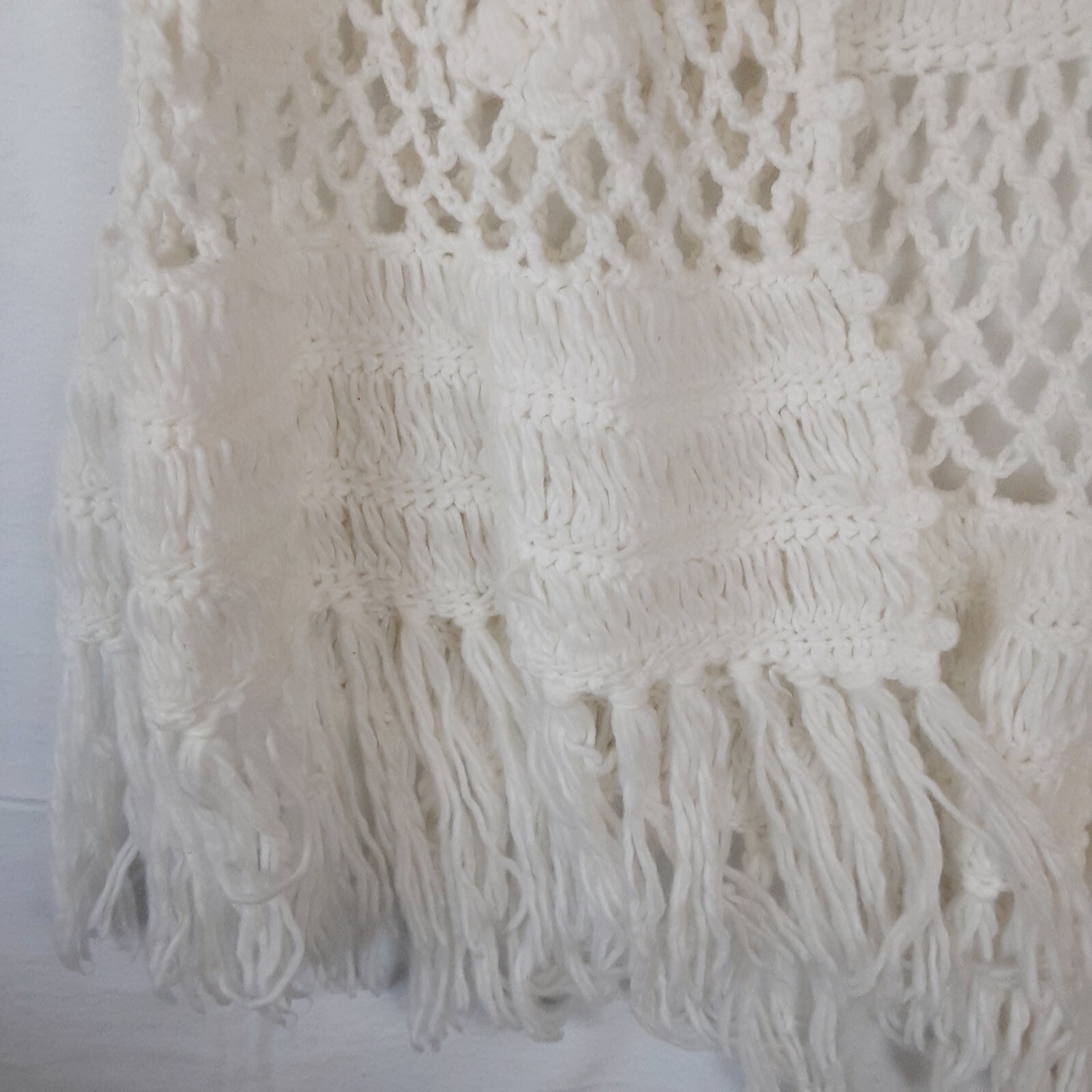 Celebritees by Desco Vintage Hand Crocheted Off White Sweater Shrug