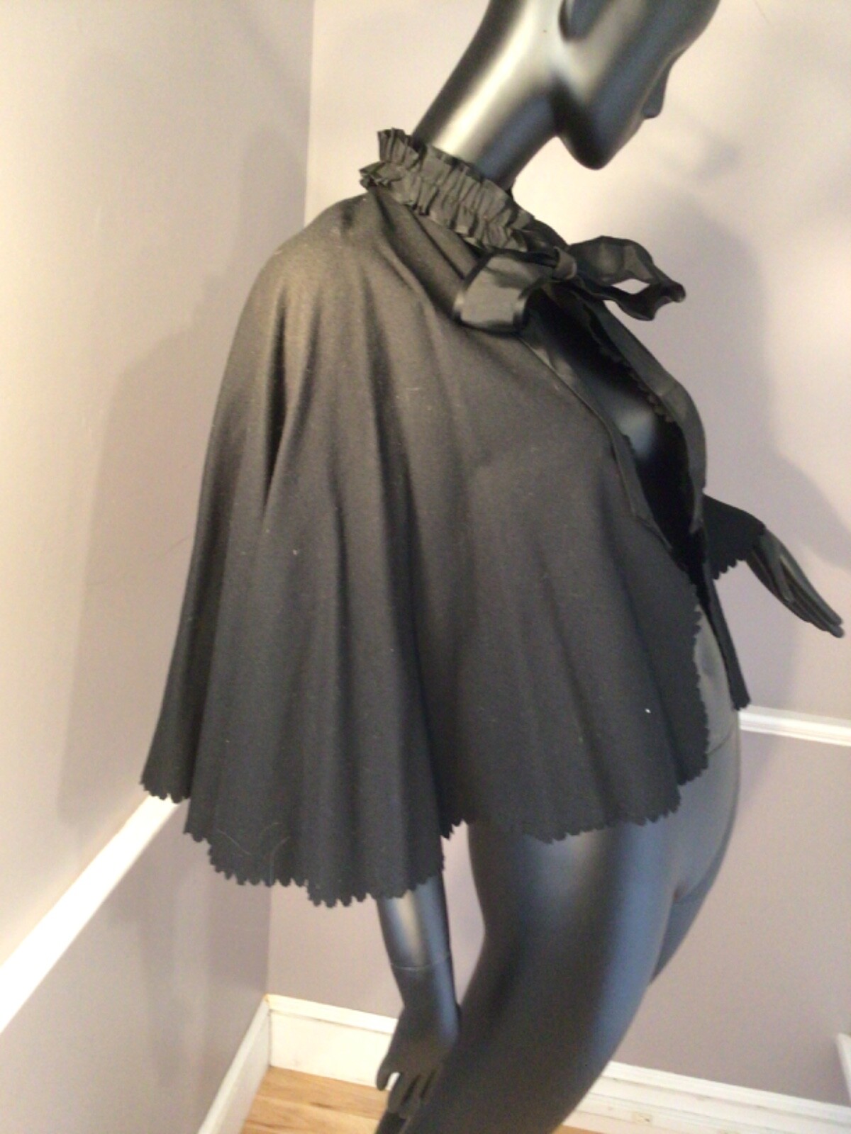 Authentic Vintage Victorian Black Wool Caplet Ruffled Collar & Ribbon Tie (E-32)