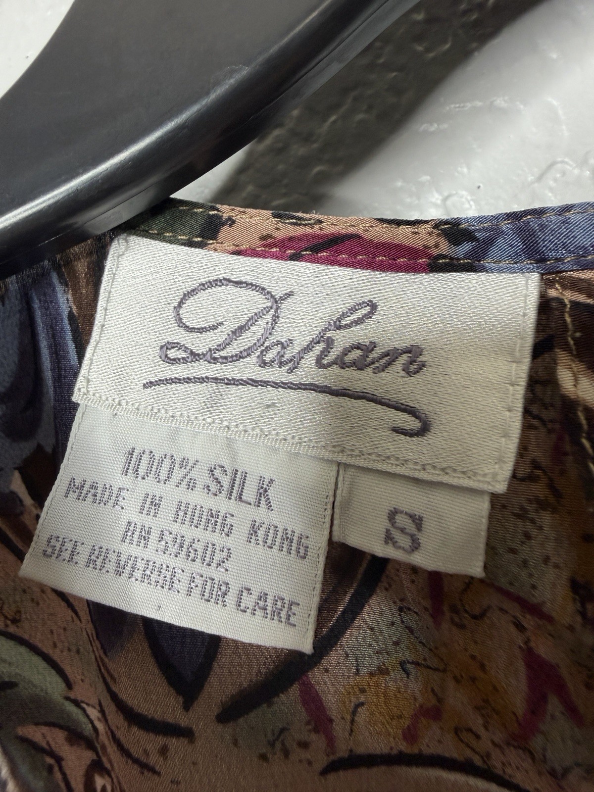 Vintage Women’s Dahan 100% Silk Floral Print Blouse Size Small Padded Shoulder