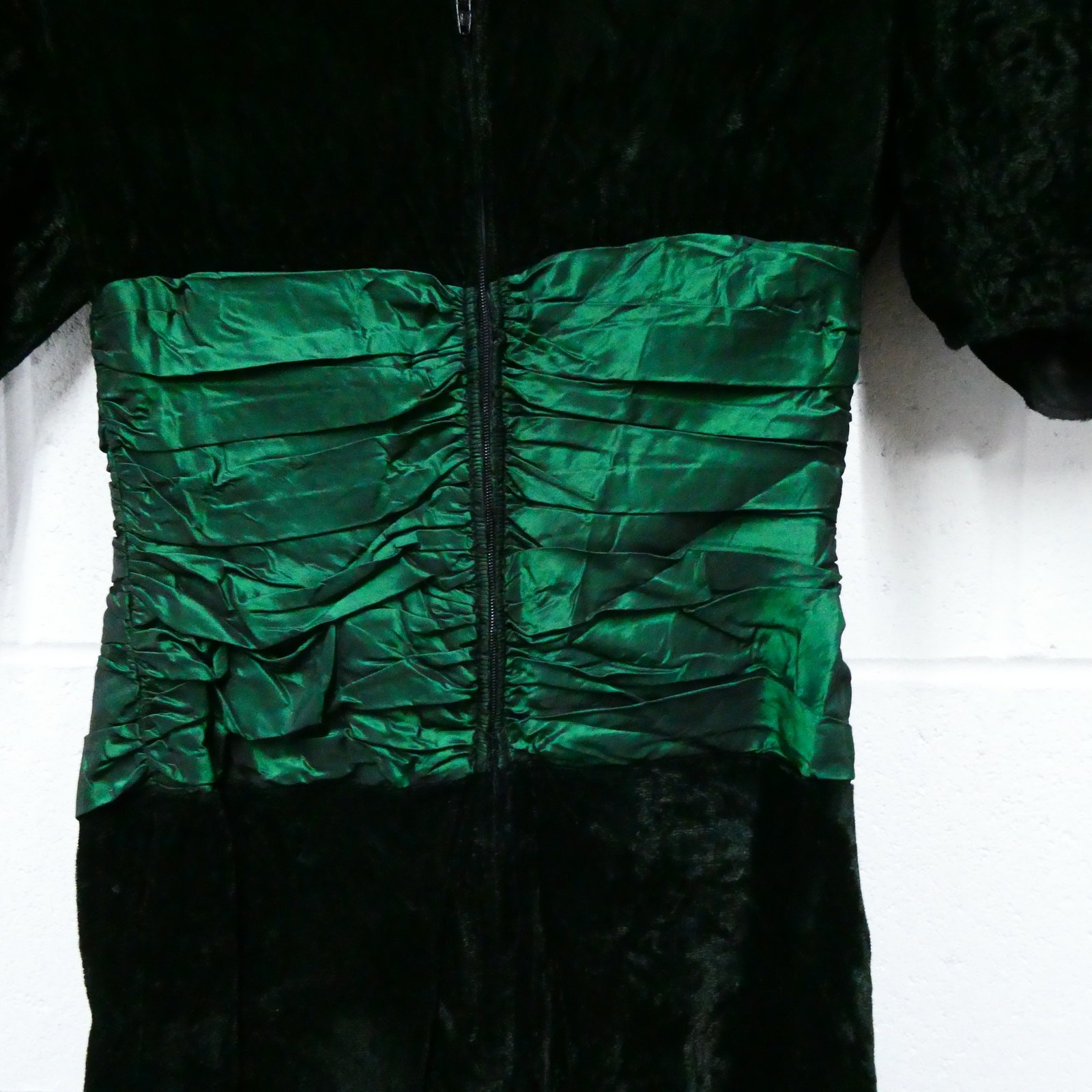Vintage Nancy Bracoloni For Nilani Nites Crushed Velvet Green Evening Gown Dress