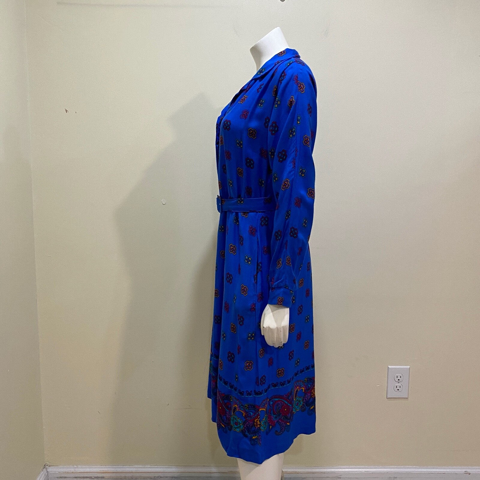 Vintage Malouf Dress Women’s 14 Average Blue Floral Rayon Pockets Belt Midi