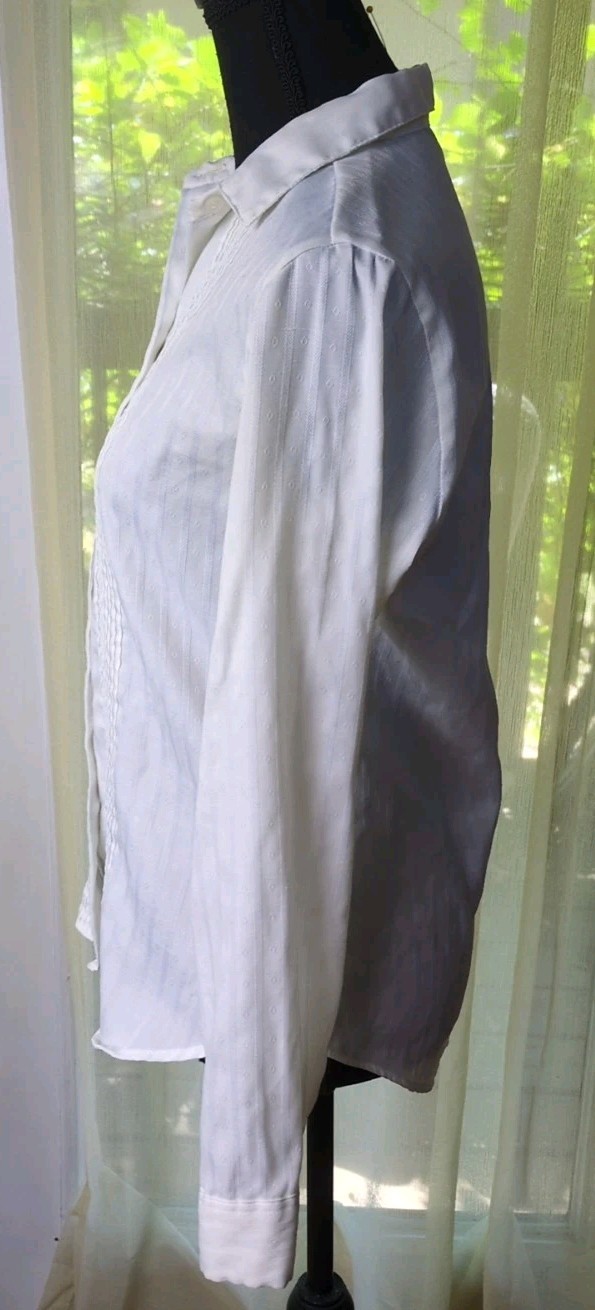 VTG Women’s S/MSears The Fashion Place White Pleated Front Long Sleeve Button Up