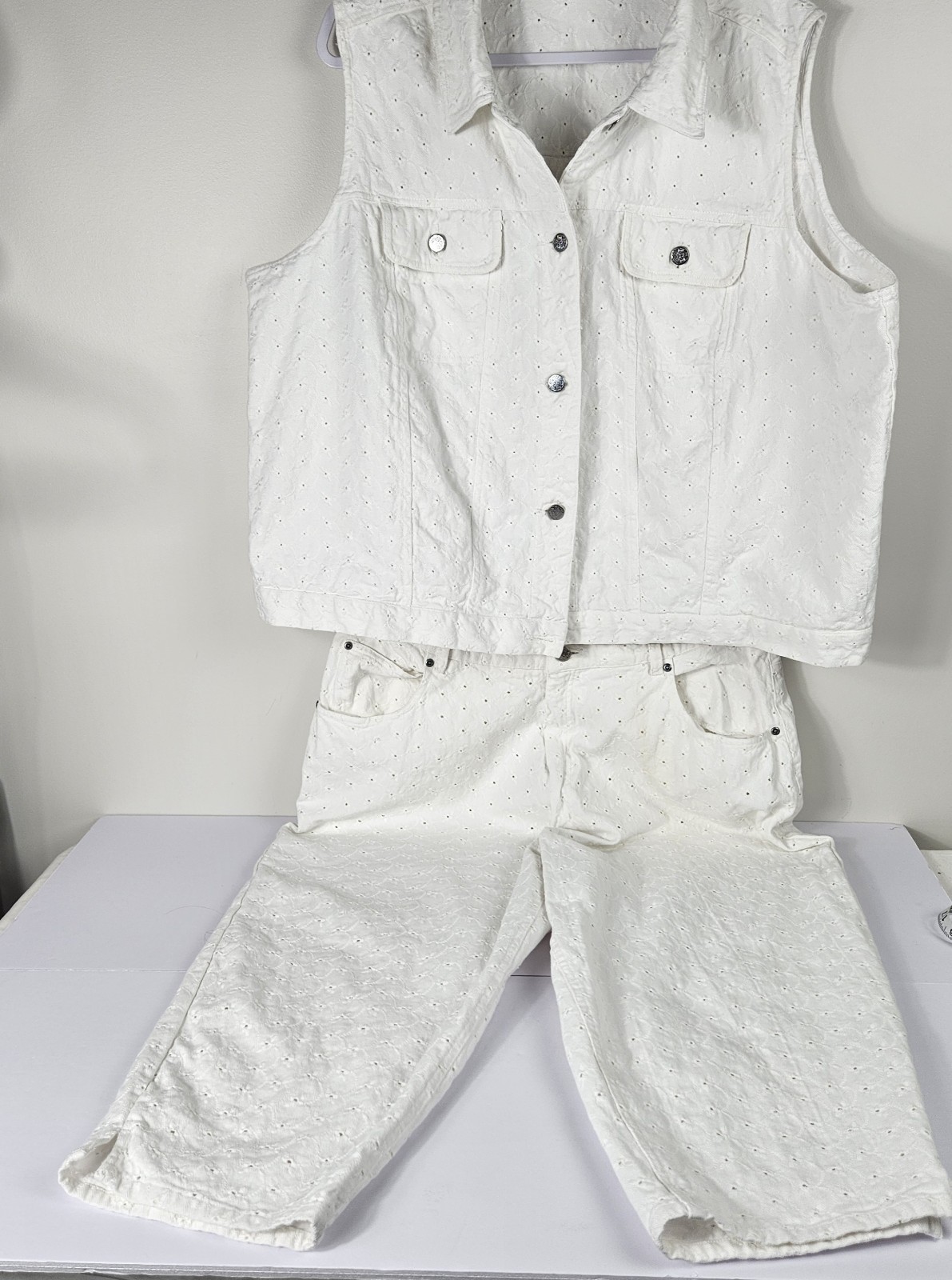 Vintage 80s 90s L.A. BLUES WHITE EYELIT DENIM VEST AND JEANS PLUS SIZE WESTERN