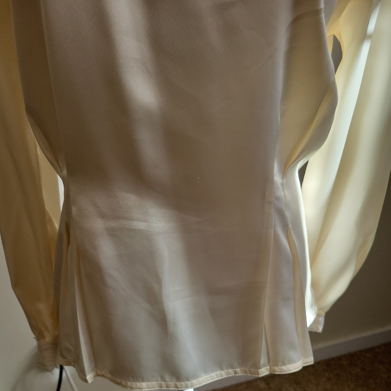 V5g 80s Victorian Blouse puff sleeve high collar embroidery satin