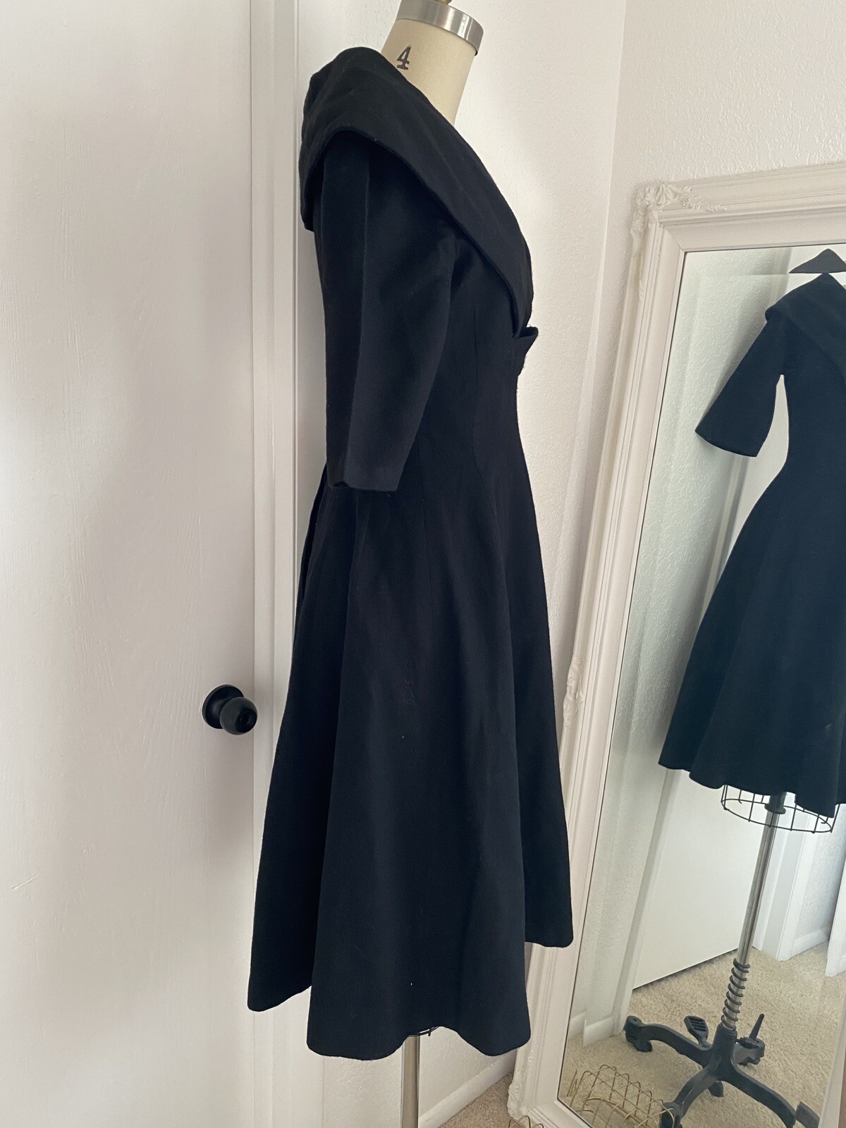Vintage 1950s Half Sleeve Wool Fit & Flare Pin Up Dress Gown V Neck 50s