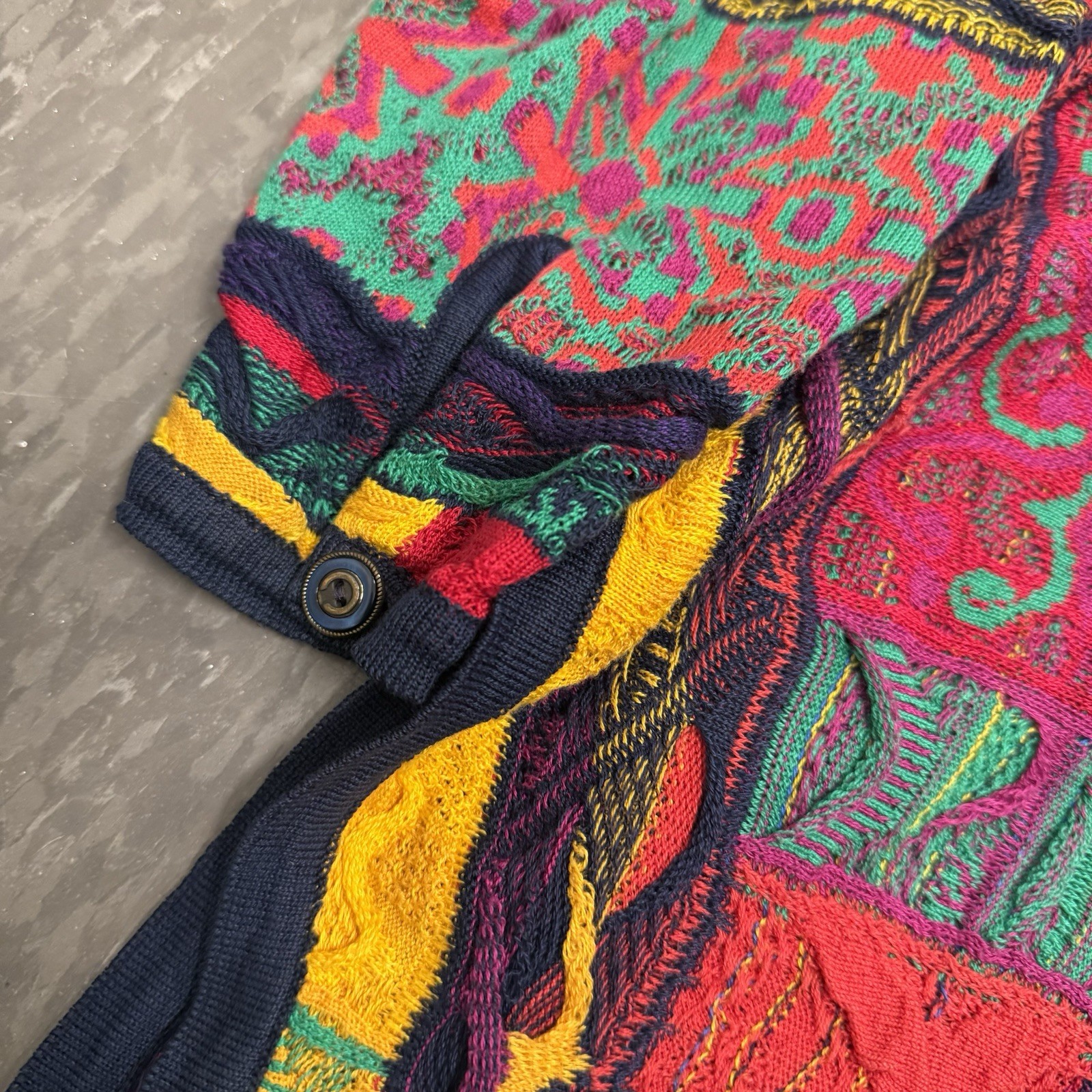 Coogi Women’s Vintage Textured 3D Knit Pullover Sweater 90s Australia