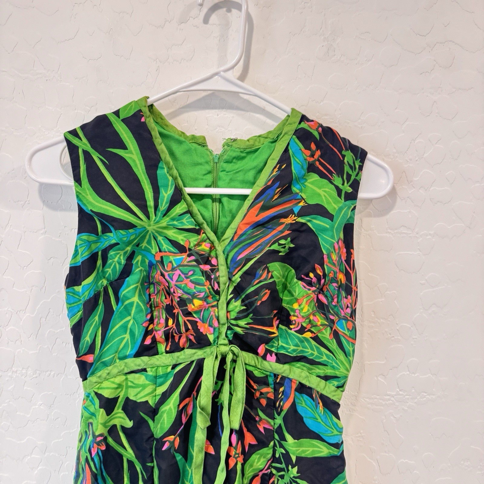 Vintage Tropical Floral Sleeveless Dress Vacation 1960s Midi Resortwear Hawaiian