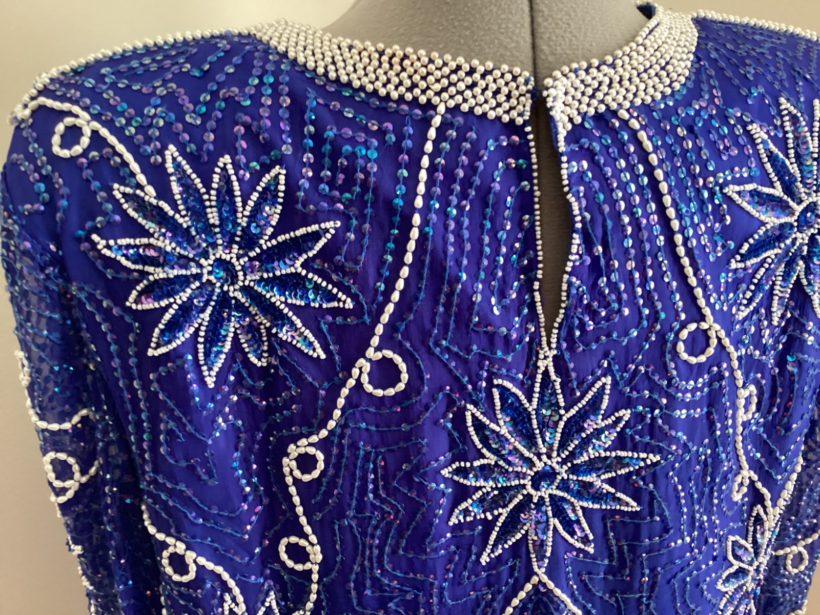 VTG Avalon sequin beaded long sleeve top blue white floral lined silk Large
