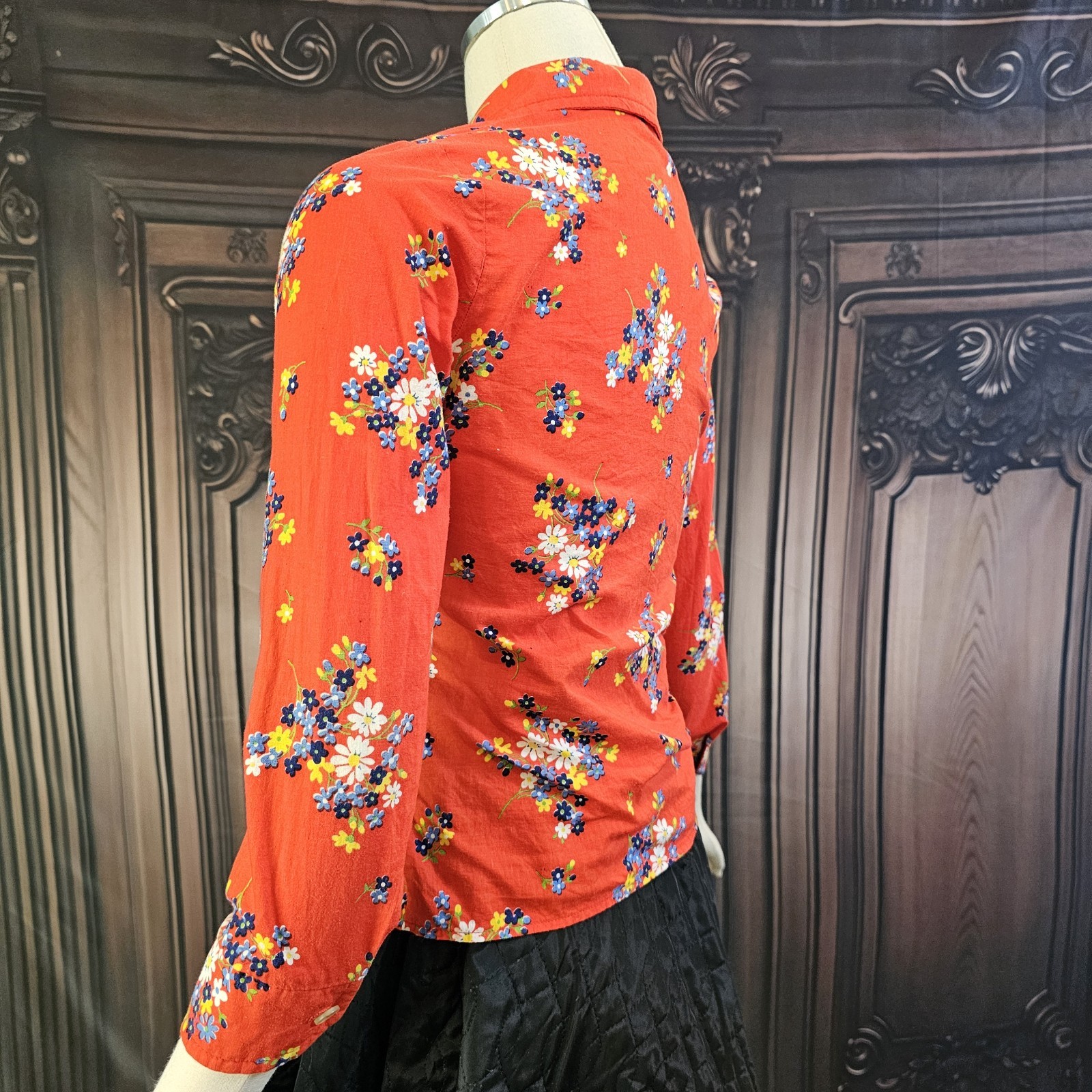 Vintage 1970s Blouse Top Shirt Red Floral Pointed Collar Half Sleeve Retro Pinup