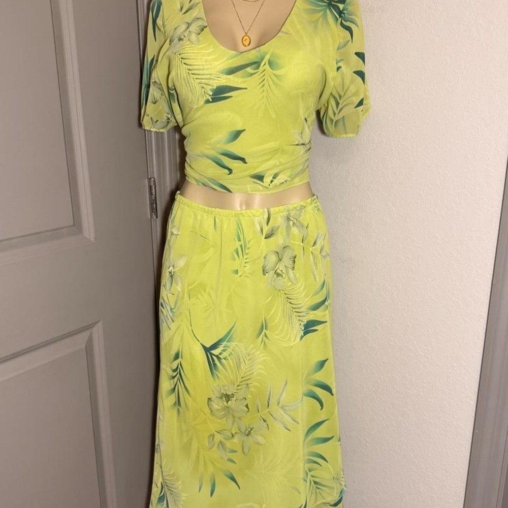 Vintage Studio 1 yellowish greenish 2 piece set