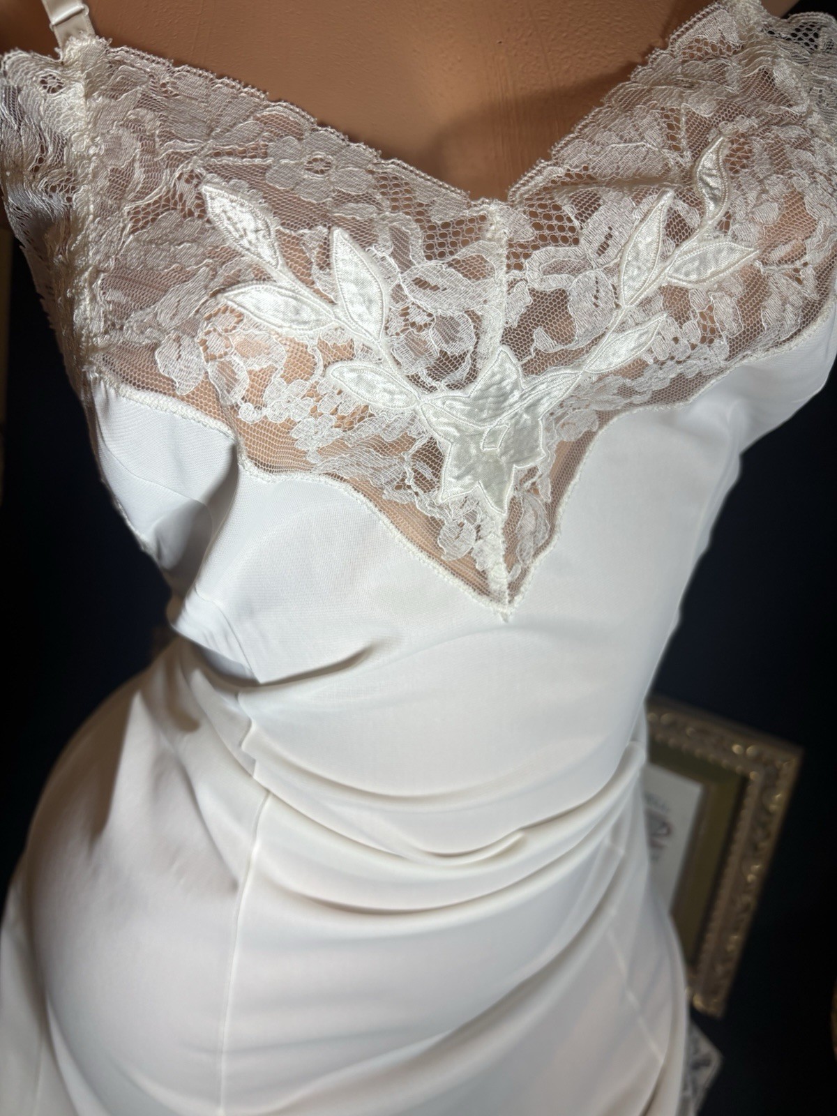 Vtg SILKY SOFT SLIP GOWN CHANTILLY LACE NIGHTGOWN Negligee WOMAN SLIP