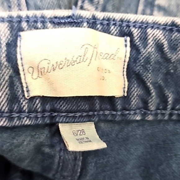 NEW UNIVERSAL THREAD VINTAGE DENIM STRETCH MIDI SHORTS FITTED HIP AND LEG SIZE 6