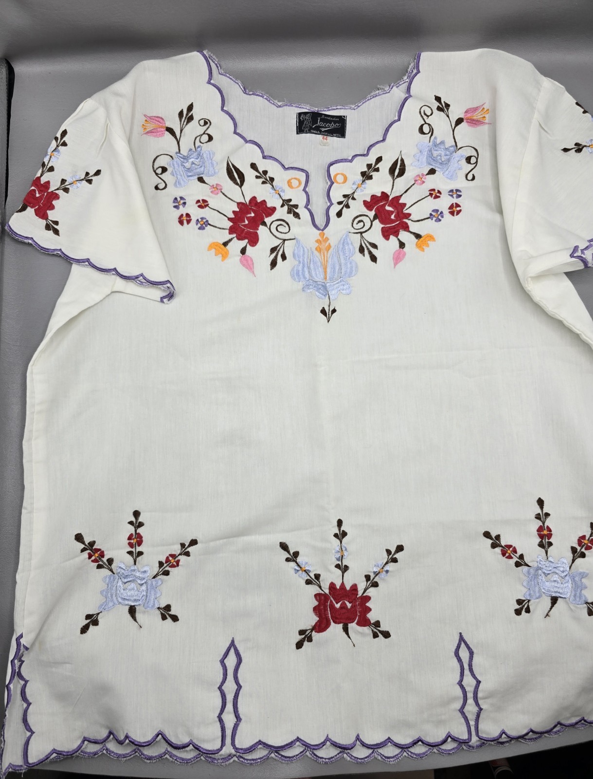 Vintage Mexican Embroidered Tunic Top Blouse Size 44 White W/ Flowers Jacobo