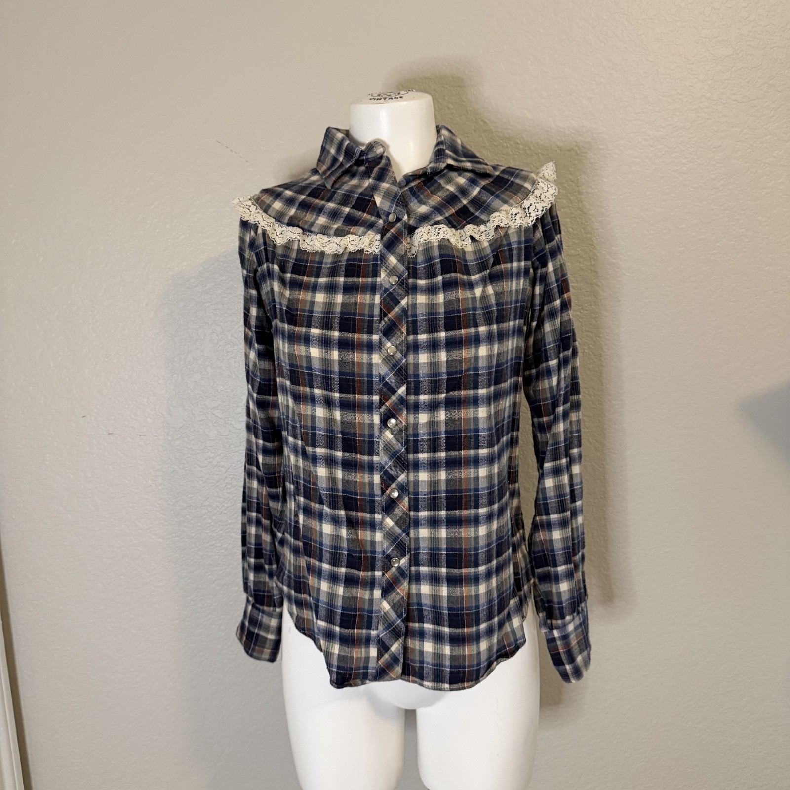 Vintage 70s Plaid lace trim Pearl Snap size M