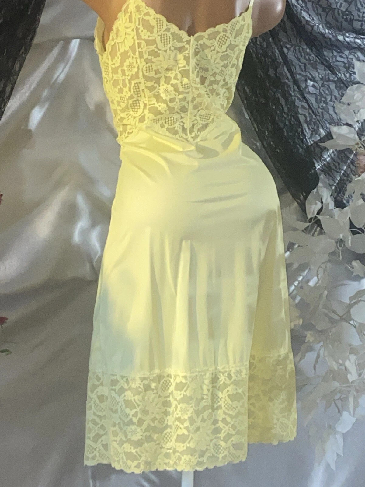 VTG SILKY Nylon VAN RAALTE YELLOW DRESS SLIP 9″ LACE COQUETTE BOMBSHELL GLAM 36