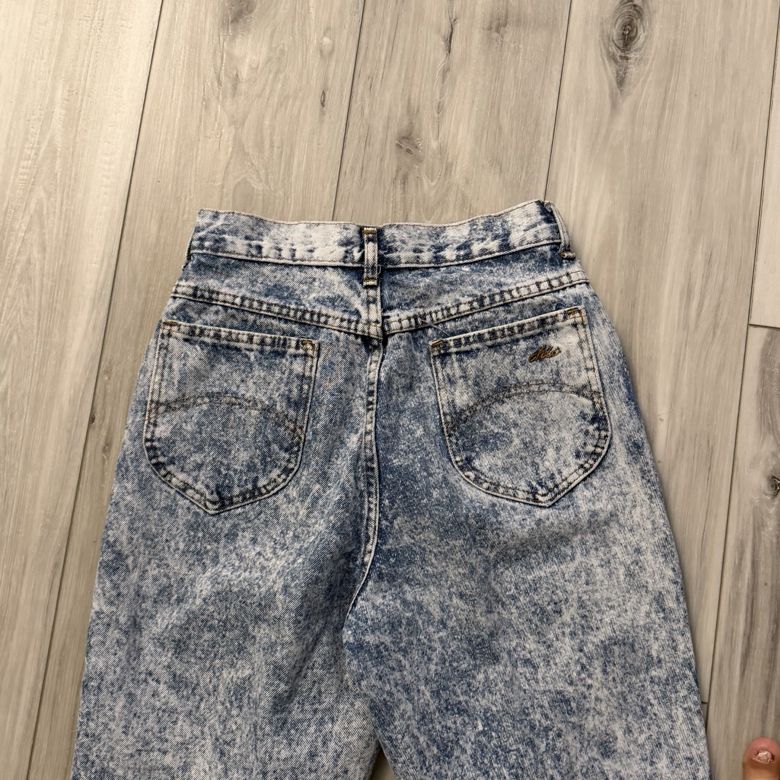 Vintage Chic Acid Wash Jeans USA Size 8 (Runs Small) 24×28 Tapered High Waist