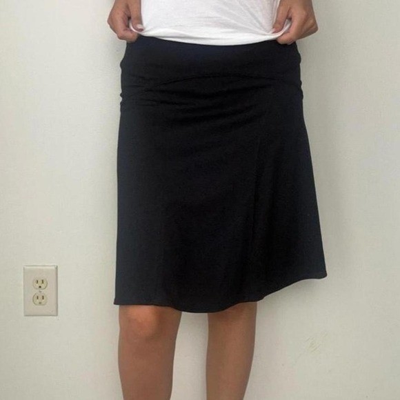 vintage chic low rise black hem midi skirt