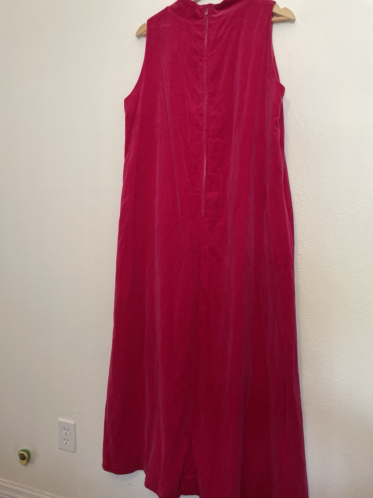 Vintage 1960s-70s Kiyomi Of Hawaii Fuchsia Velvet Dress Size M