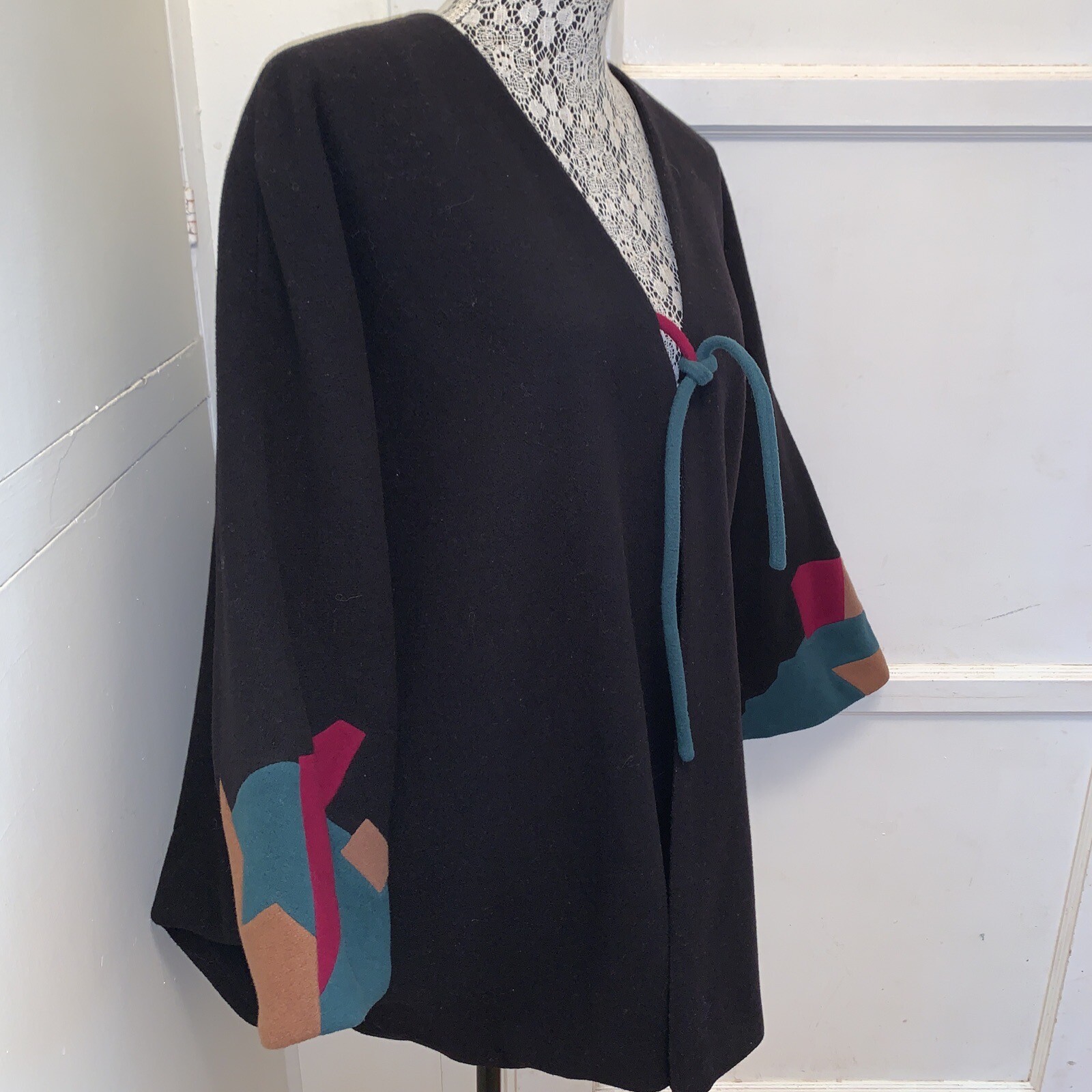 Vintage Renee Legault Wool Black Red Green S/P Cape GUC.I Colors Satin Lined