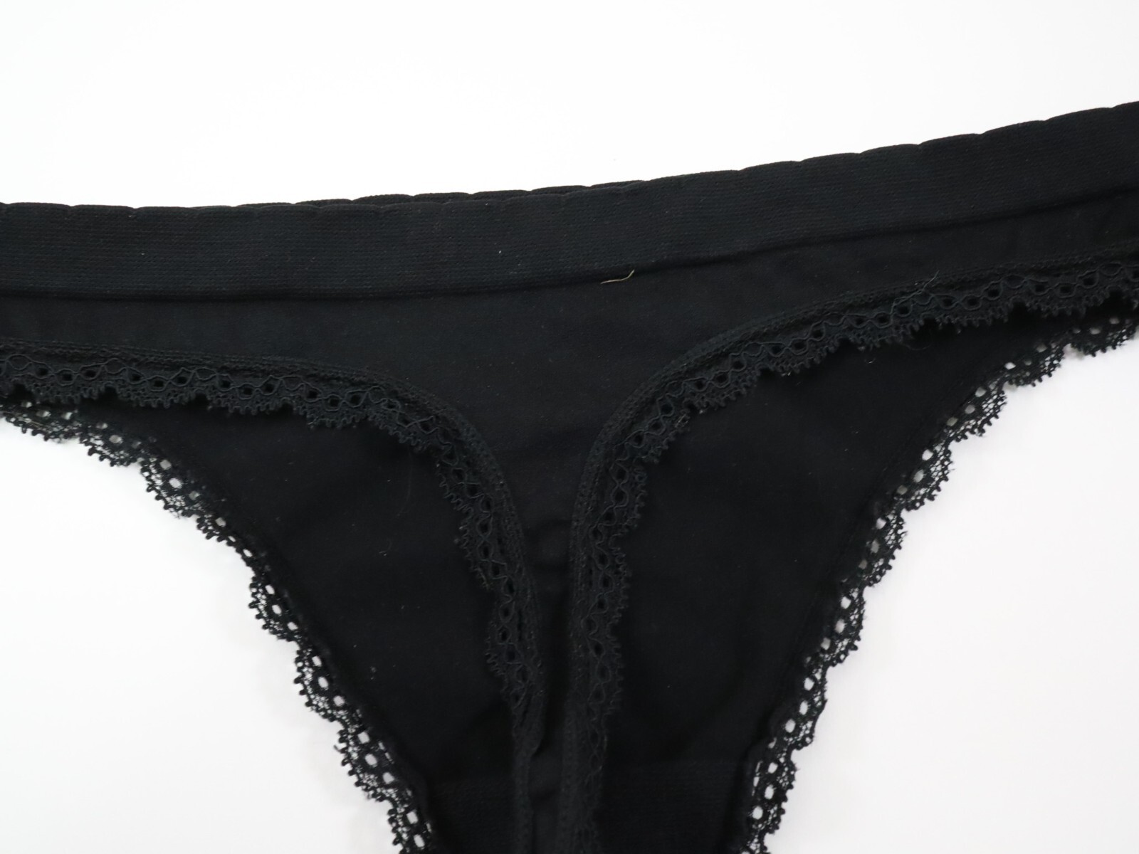 2 VTG 2014 Victoria’s Secret Seamless Ruffle Thong Cheekini Panties Lot SMALL