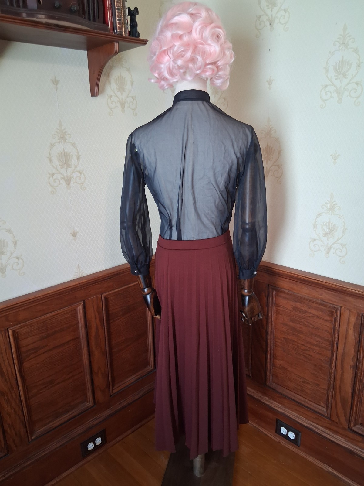 Vintage 1960s/70s Ivy Stevens Maroon Accordion Pleat Preppy Dark Academia Skirt