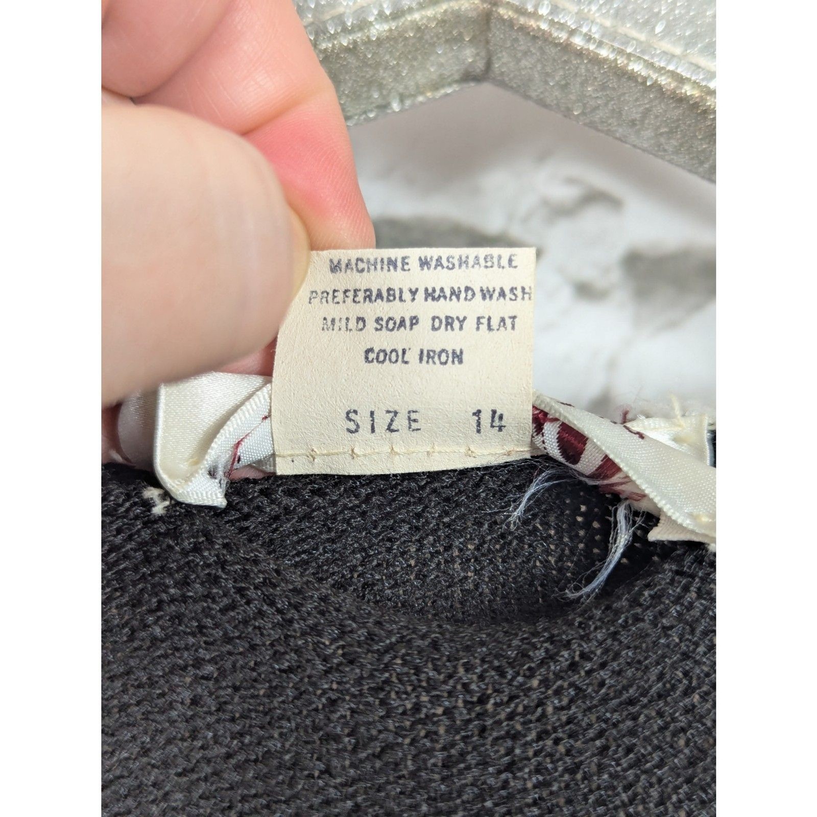 VTG LAURA by ALYZIA Classic Knit Cardigan Statement Buttons Old Money Size *M/L