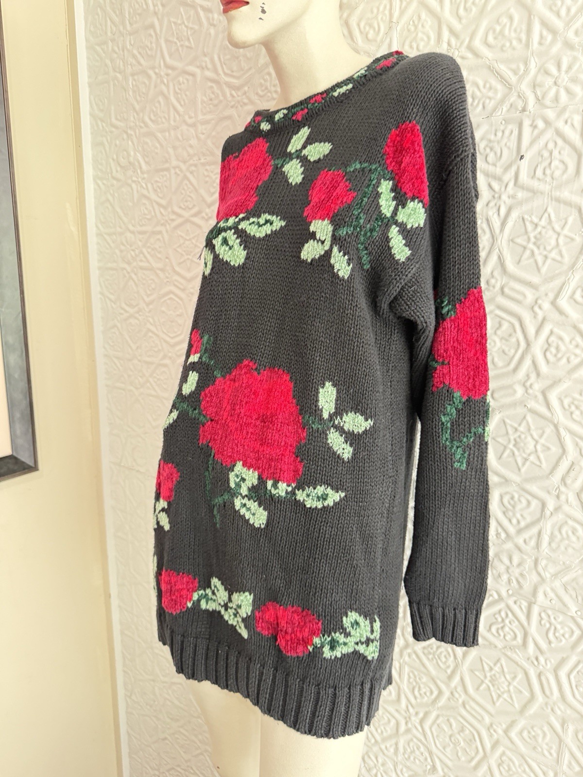 vintage 1980s/90s black floral intarsia sweater chenille cotton roses oversize M