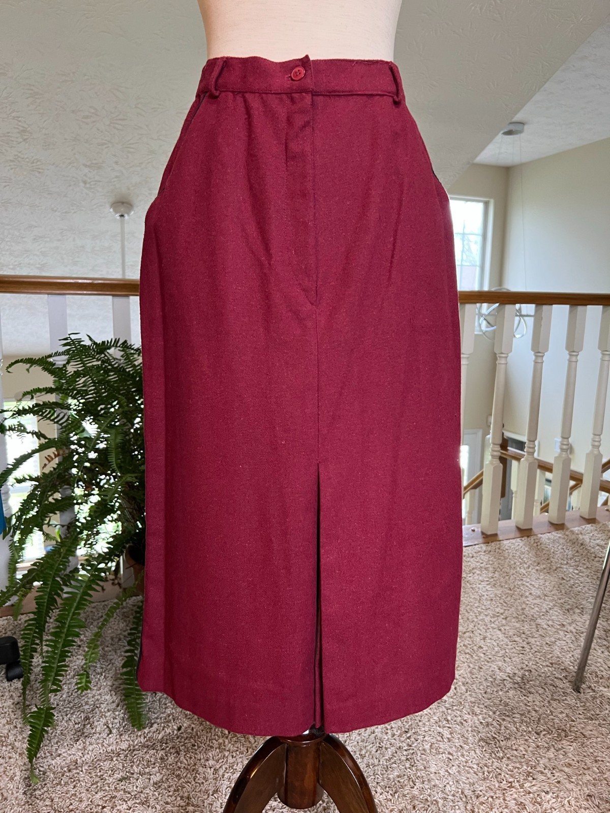 Vintage 1960’s Ariel Ltd. Burgundy Wool Blend Pencil Skirt Approx Size 0