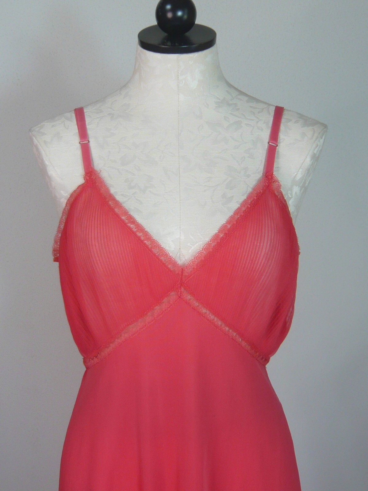 EVETTE RUNPROOF vintage 50s red NYLON SLIP sheer pleats 38