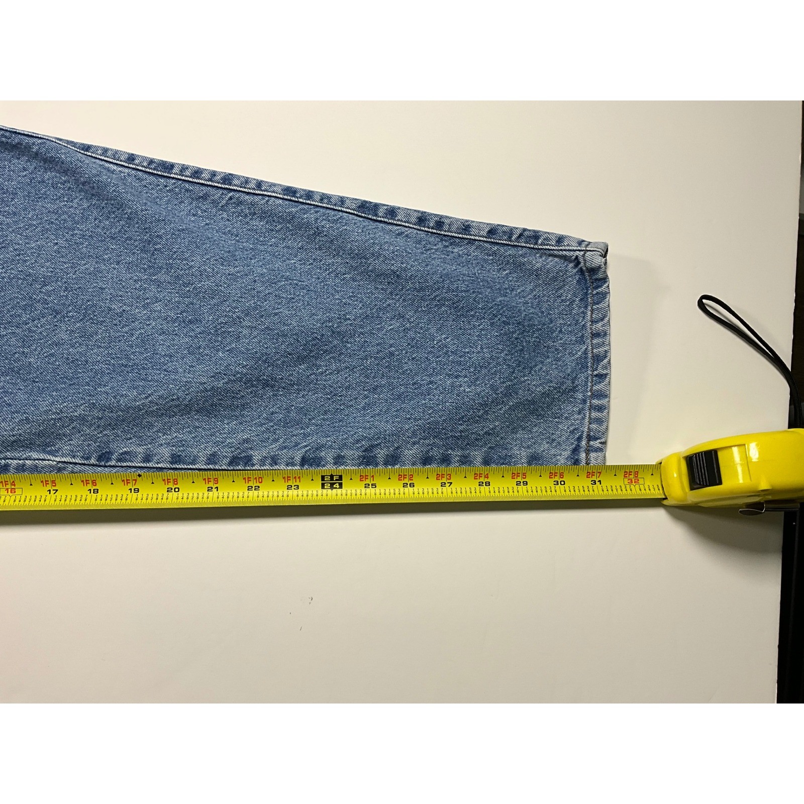 VINTAGE Levis 900 Series Womens 24 Tapered Leg Jeans Medium Wash Blue Denim