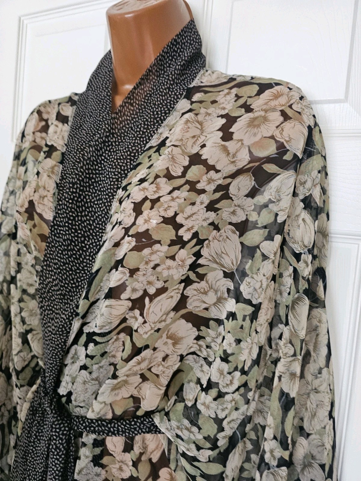 Vintage The Jessica Lynn Collection Floral Chiffon Oversized Robe. Size M