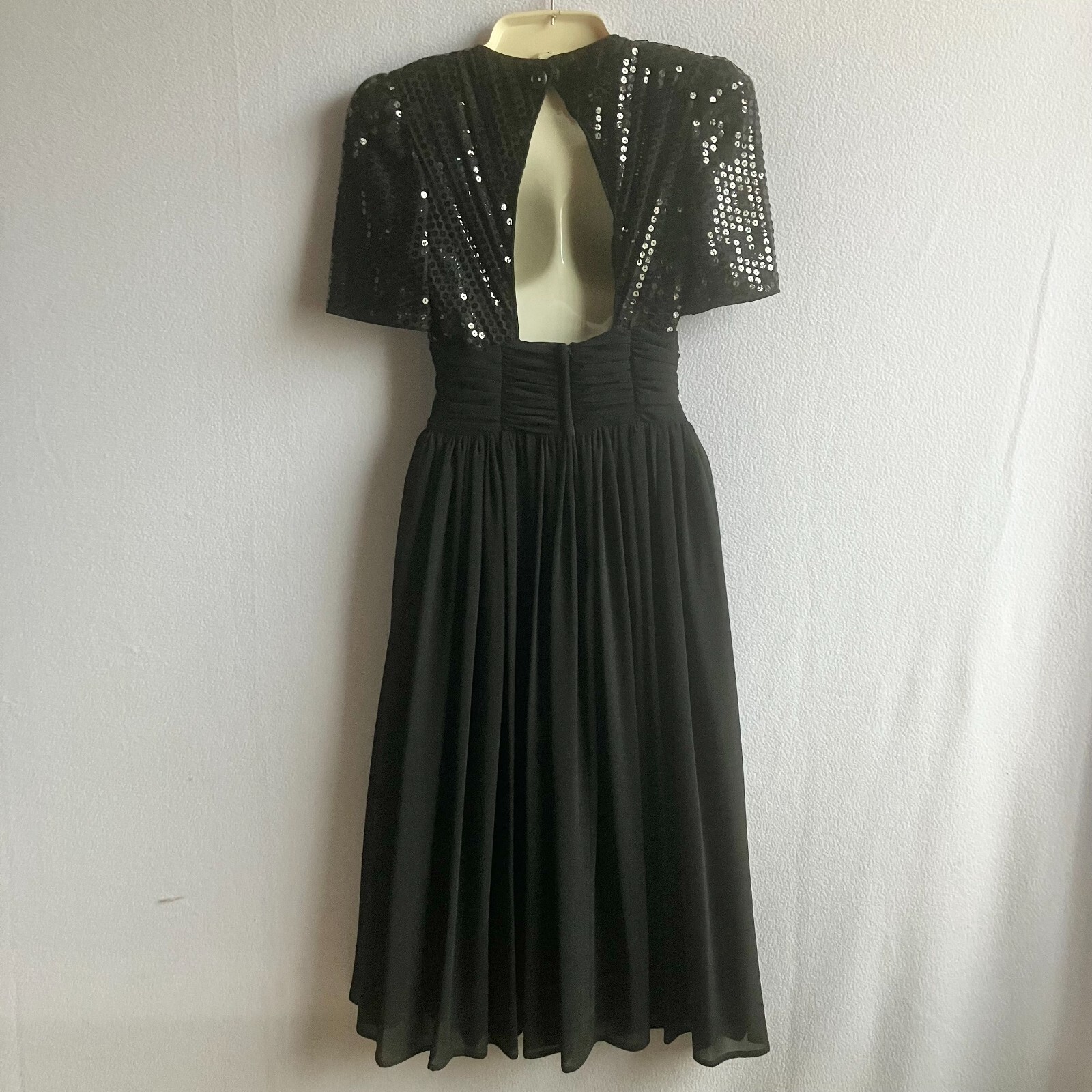 Vintage 1980s 1990s Black Sequin Short Sleeve Open Back Fit & Flare Dress Small