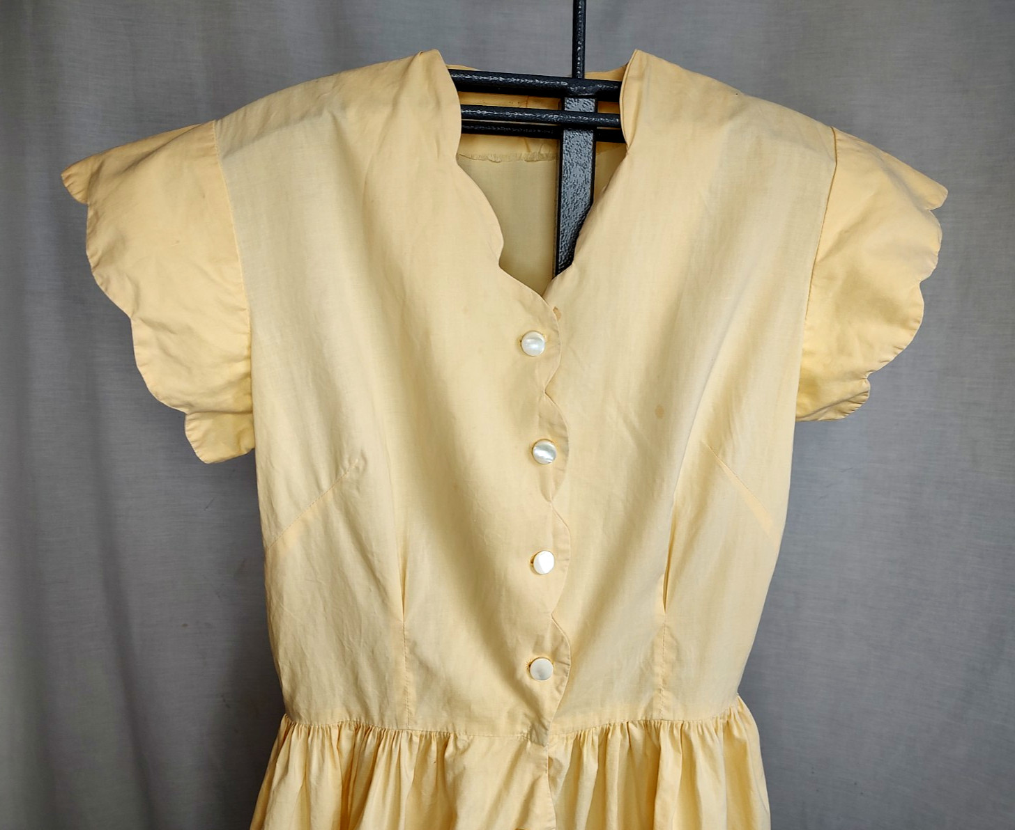 Vtg 50s/60s Handmade Womens Dress Sz Sm Yellow Scalloped Sleeves & Button Front