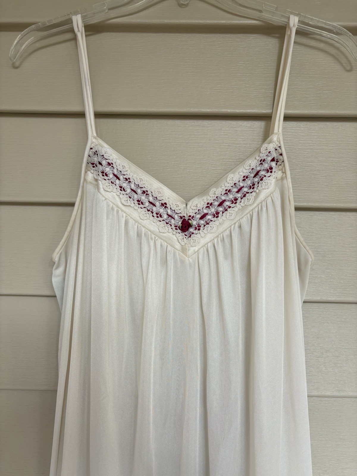 Vintage Long Nightgown cream Size Large. 100% Nylon INV25/588