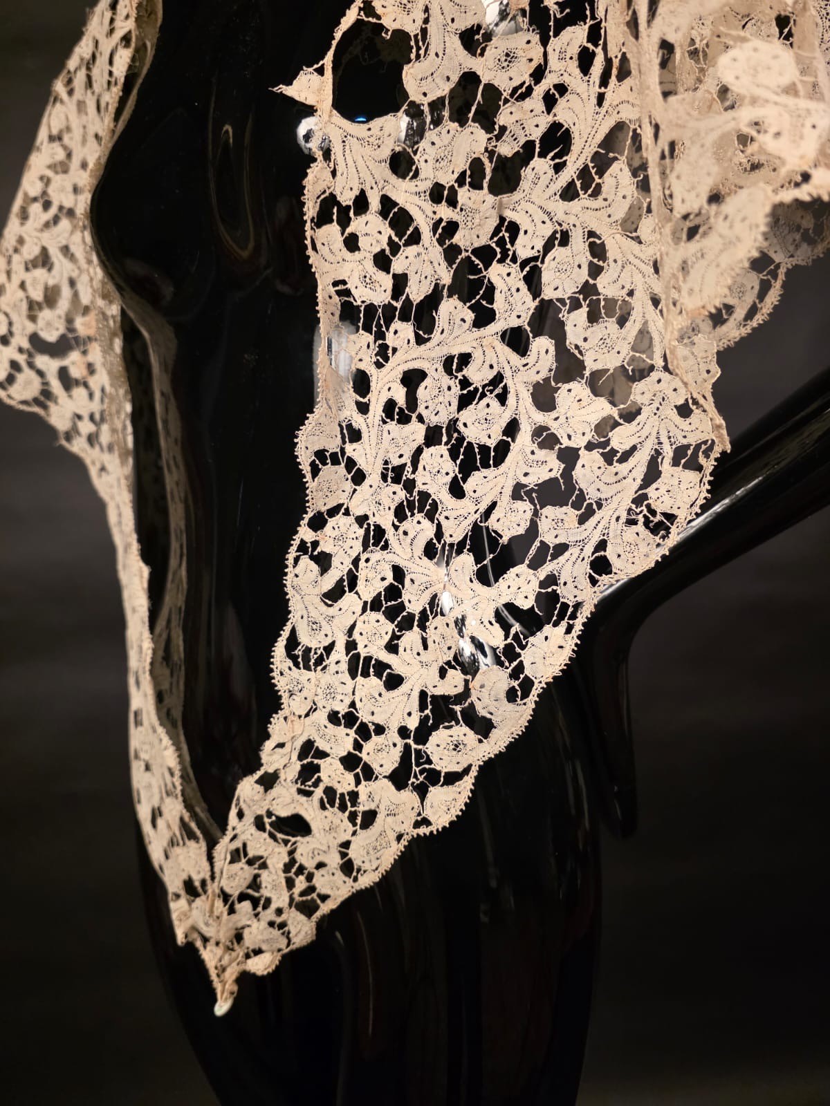 HAND MADE 18TH C LARGE LACE CAPE COLLAR FOR DRESS W FINE PICOT BRIDES