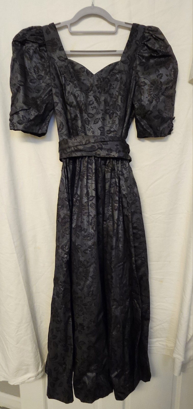 Vtg Laura Ashley dress nwt Black Taffeta Evening Holiday sz 8. 60″ Sweep