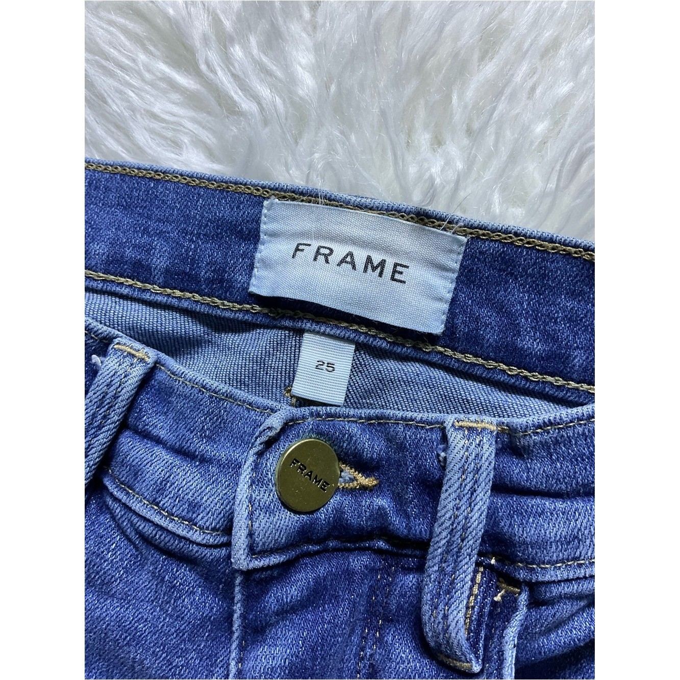 Frame – Le Sylvie Slender Straight Leg Jeans in Sonoma Rips