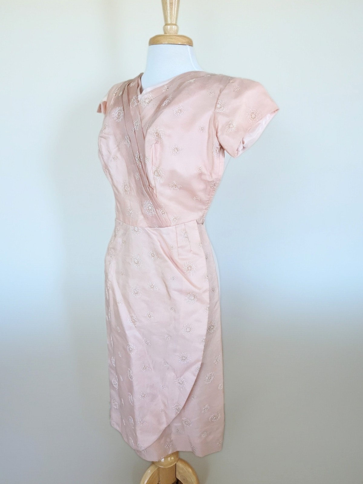 Vintage 1950s Pink Satin Wiggle Dress Embroidered Floral Cocktail Party Dress