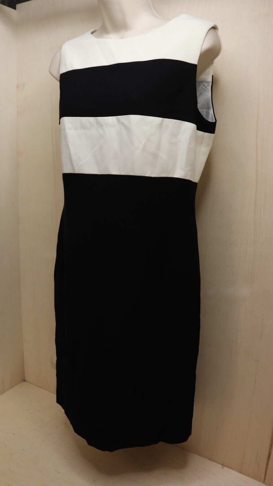 Vintage JONES WEAR Black White Color Black Shift Retro Dress Size 6 RN 54050