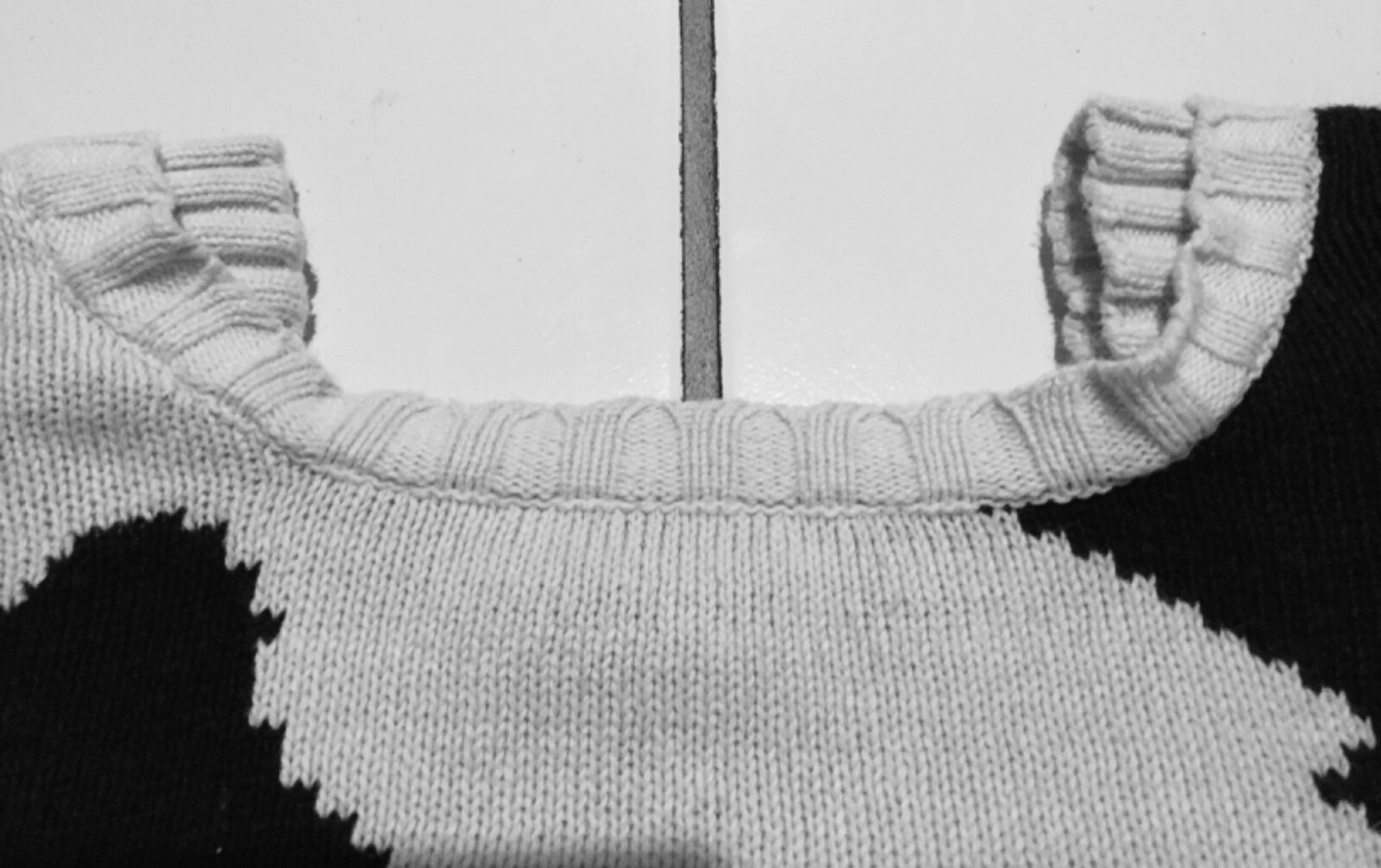 Outlander Women’s Knit Top Size Small White w/ Black Design Ramie/Cotton