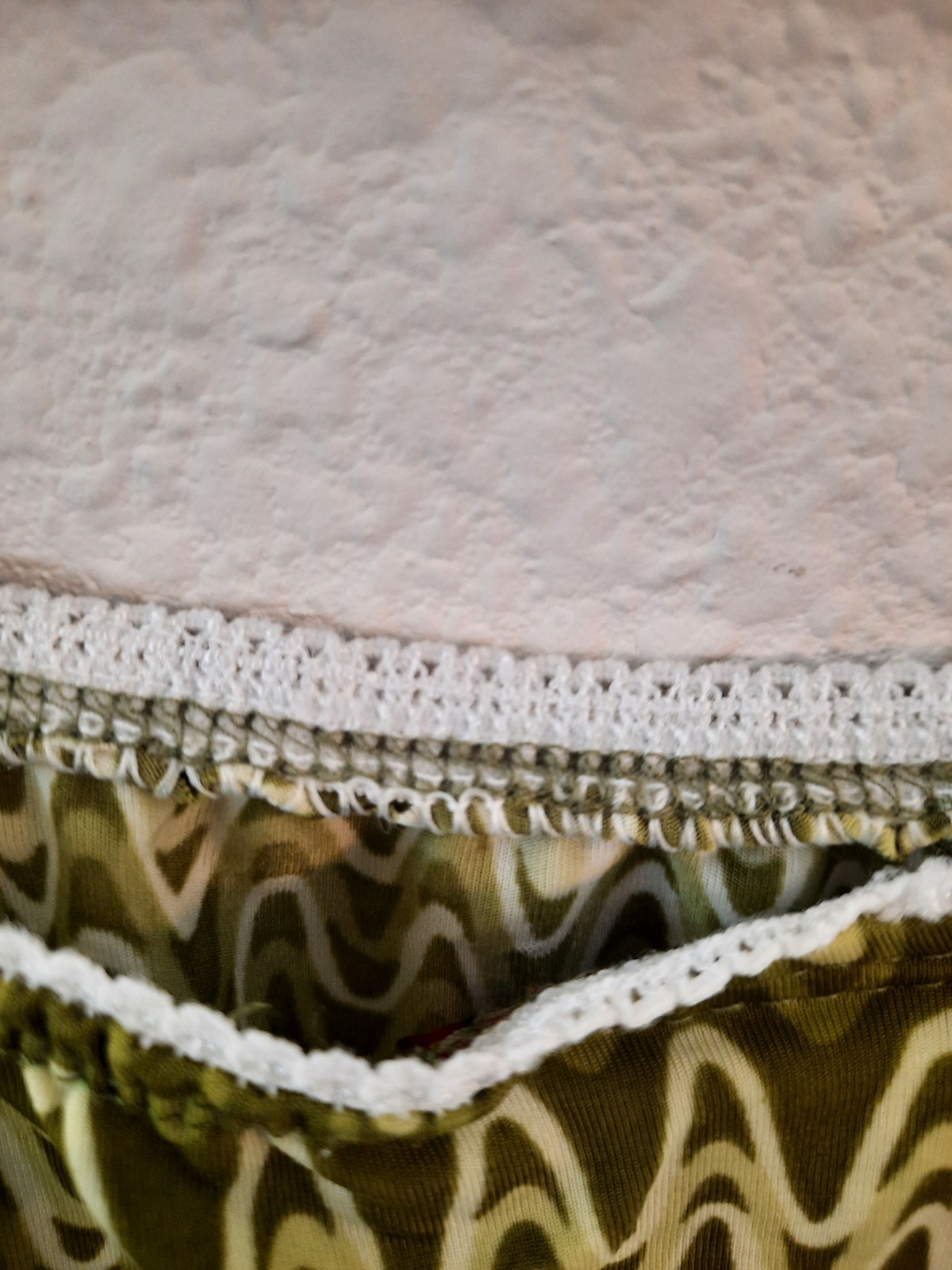 Vintage 90s Green & White Wavy Squiggly Pattern Print Mini Skirt
