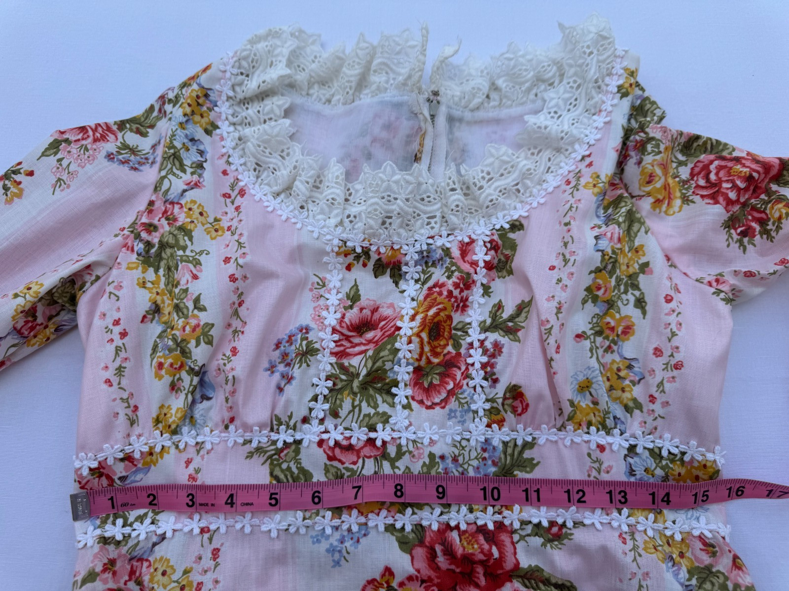 Lovely Vintage Floral Maxi Dress – Lace Trim – Full Skirt – Size Medium