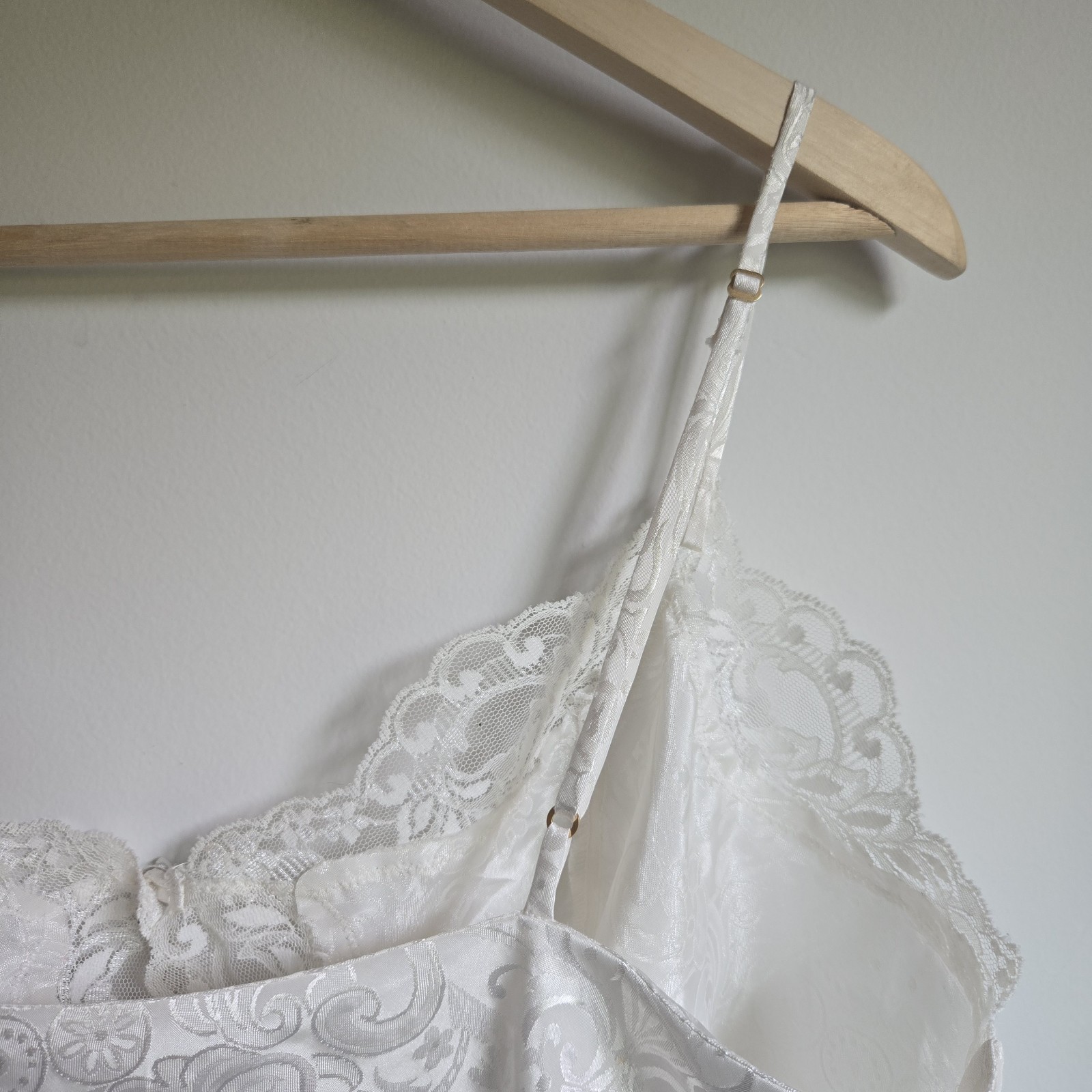 Vintage Victoria’s Secret Gold Label Satin Lace Cami Top L Ivory Button Y2K VTG