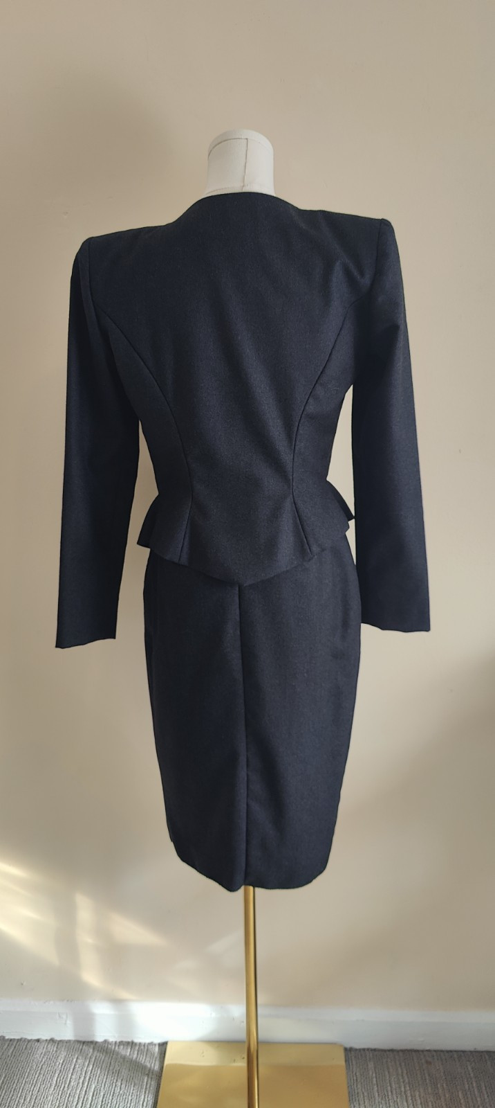 Vicky Tiel Couture Bergdorf’s VTG Black Wool Suit Rose Applique – FR Size 36