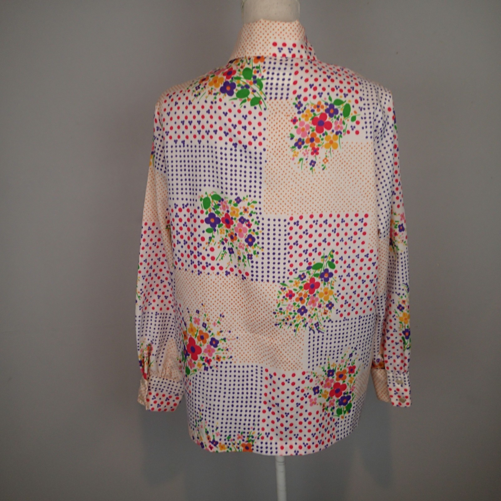 1960’ Button Up Blouse .vtg floral Terry Chicago Brand ruffle shirt top sz L?
