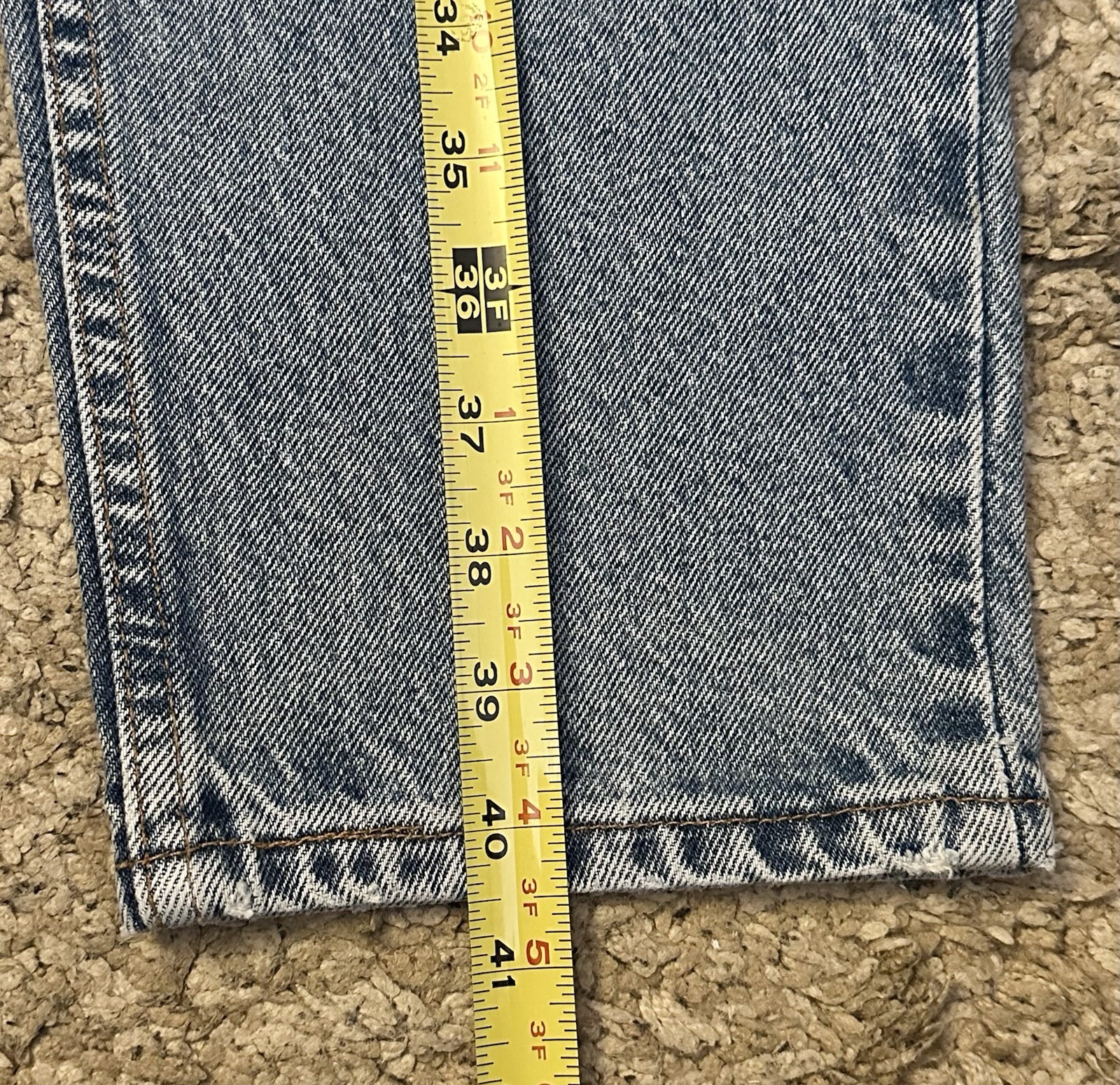 Vtg 90s Levi’s 551 Women’s Size 14 Med. Blue Relaxed Fit Tapered Denim Jeans USA