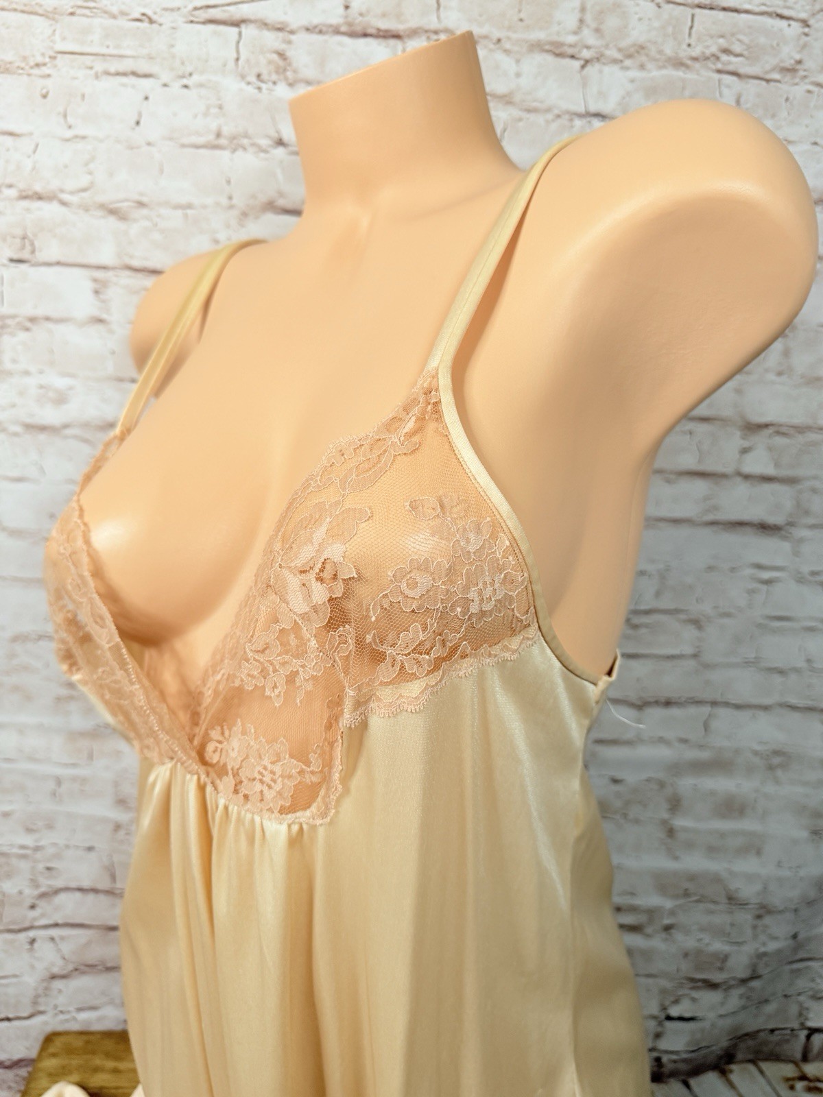 Vintage Nude Champagne Nightgown Peignoir Butter Soft Semi Sheer Lace Kayser L