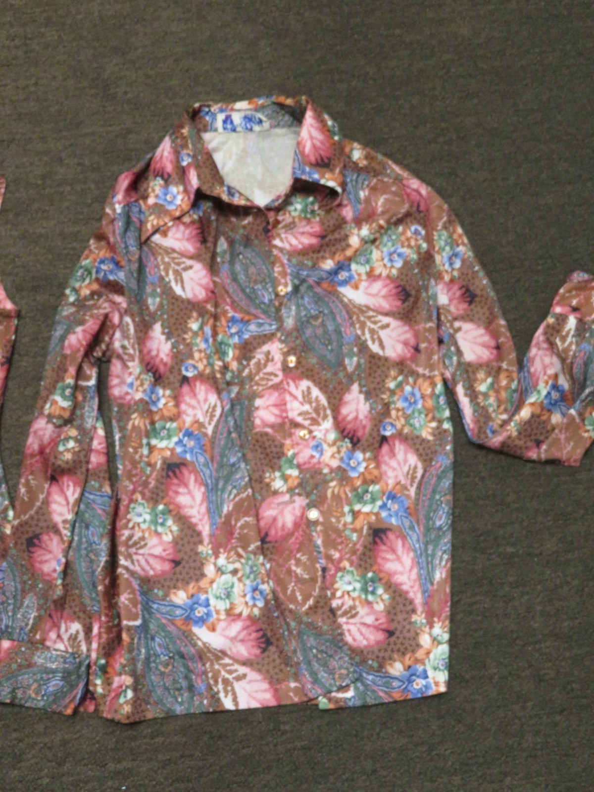 2 PCS. WOMEN’S VINTAGE TOPS MADE BY THREE FLAGGS