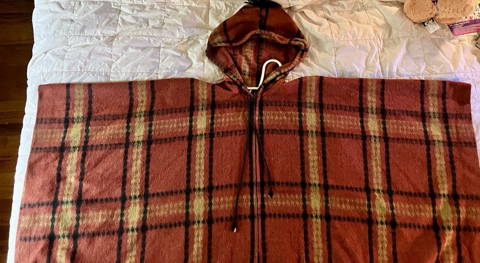 Vtg. XL Womens Queen of the Capes,Country Place Heavy Plaid Cape Hooded Poncho