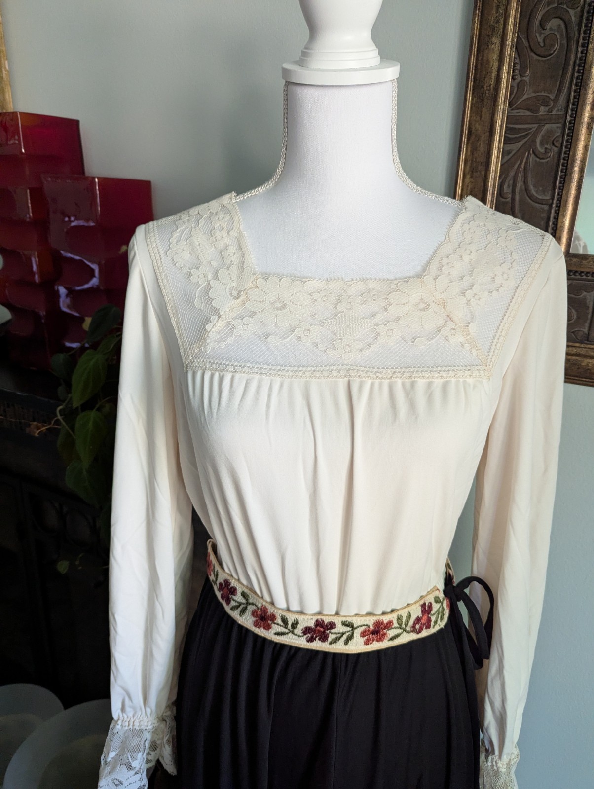 Vtg 60s/70s Maxi Dress S/M Lace Trim With Flower Belt Long Sleeve Cream Black